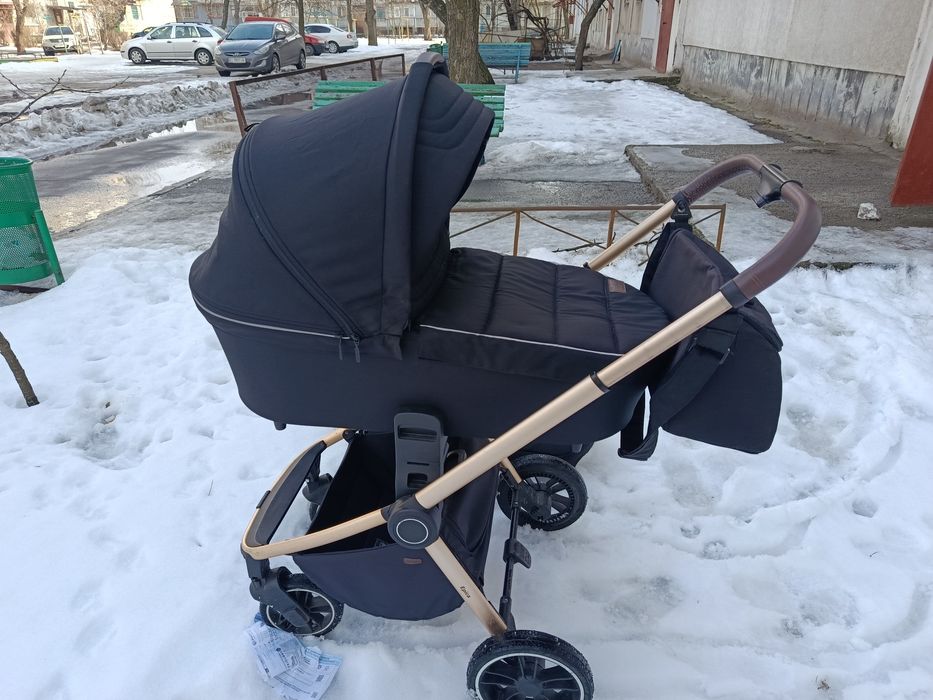 Продам каляску карела 2 в 1 в ідеальне состоянія ціна 5500 договірна