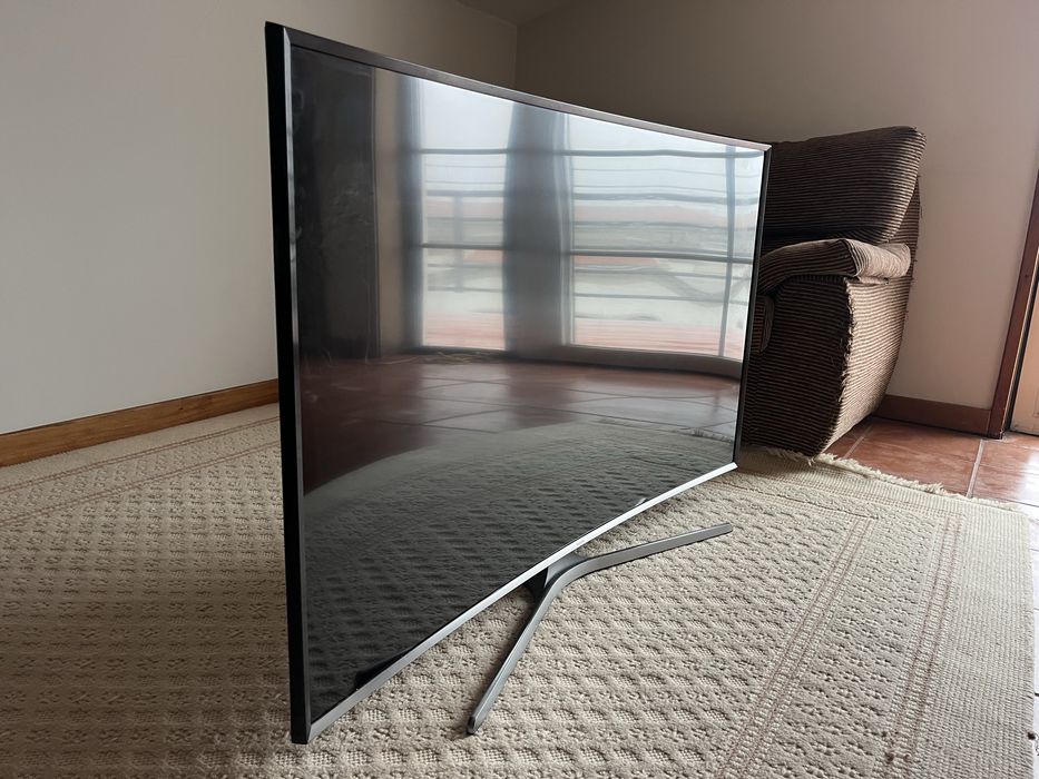 Televisão Samsung UE55MU6220 55” Curvado 4K Smart TV