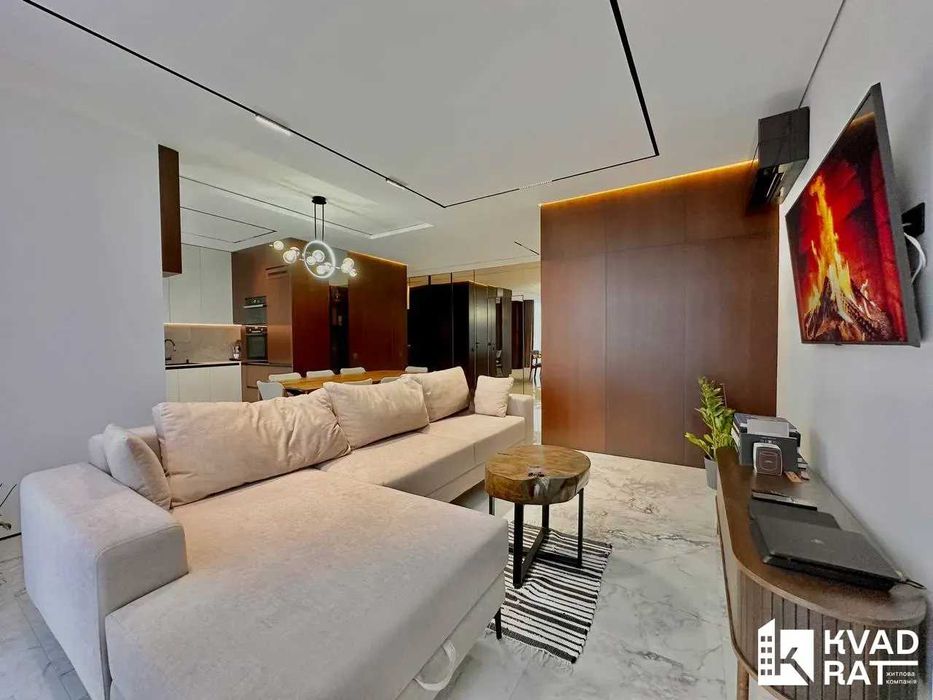 Продаж 2-кімнатної квартири з великою кухнею-студією