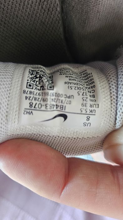 Nike inicjatorem sneakersy srebrne r.39. Paragon plus pudelko