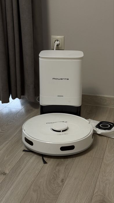 Робот пилосос rowenta 75s + стан нового