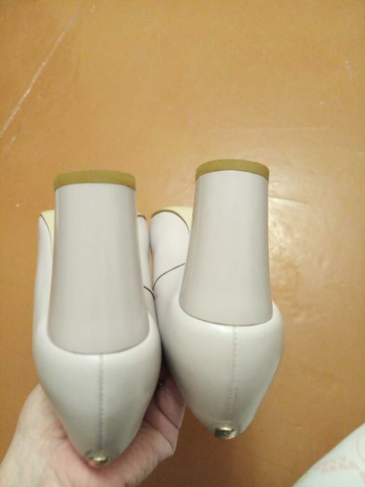 Туфлі шкіряні, 37  розмір, відтінок пудра.