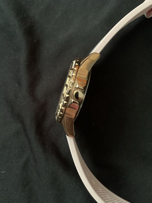 Годинник Guess