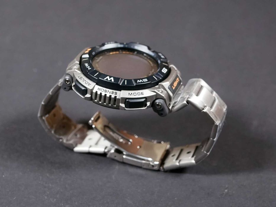 С компасом Casio PRG-340T-7 Titanium ProTrek