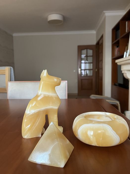 Conjunto de peças em alabastro egípcio