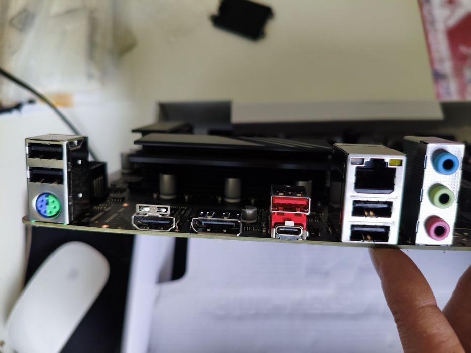 Motherboard  Gigabyte B760 DS3H ( DDR5 )+ Core i3 12100f  3.3Ghz