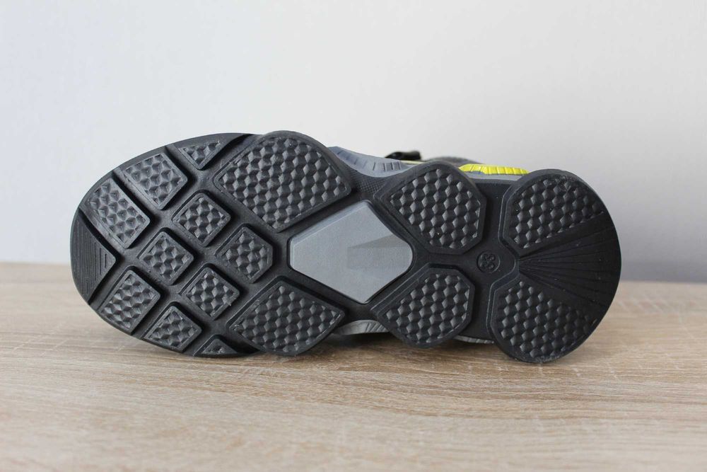 Підліткові демісезонні черевики M.L.V (розмір 33 - устілка 21.5 см)