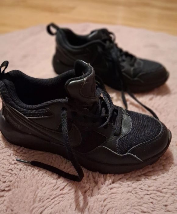 Adidasy Nike nr. 36.5 czarne grubsze materiałowe casual basic alternat