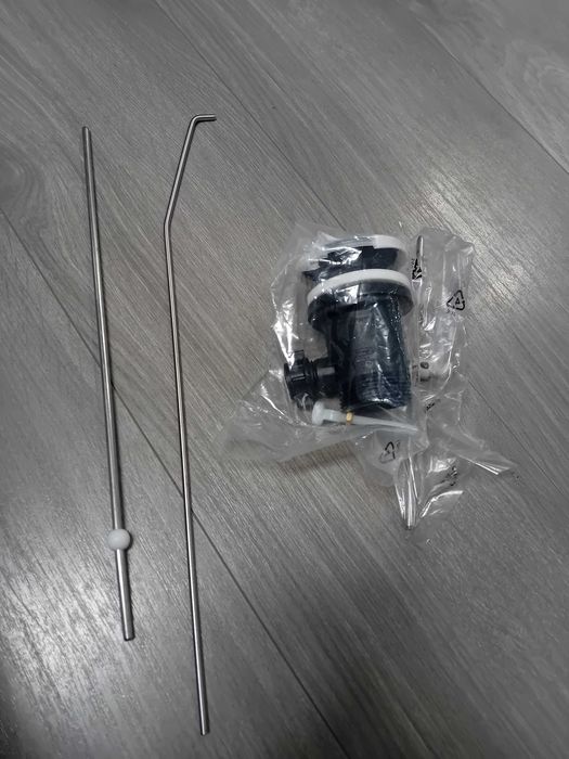 Korek przelewowy czarny z baterii hansgrohe