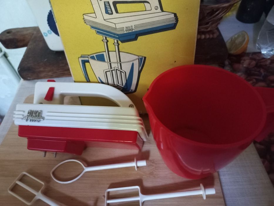 Продам винтажную вещь - миксер на батарейках