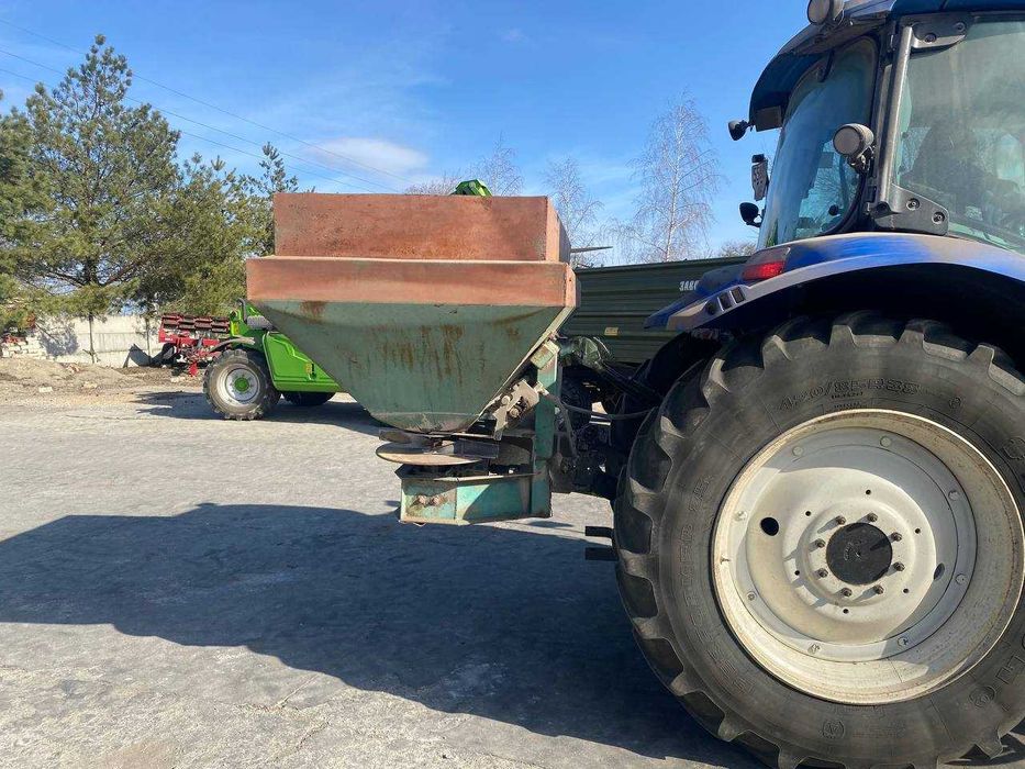 Розкидач мінеральних добрив МВД-1000