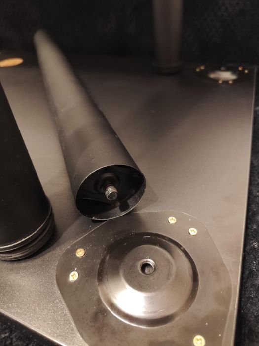 Dwa biurka gamingowe