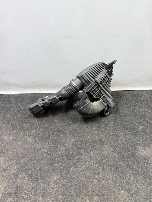 Корпус повітряного фільтра в зборі на Jeep Grand Cherokee WL 3.6