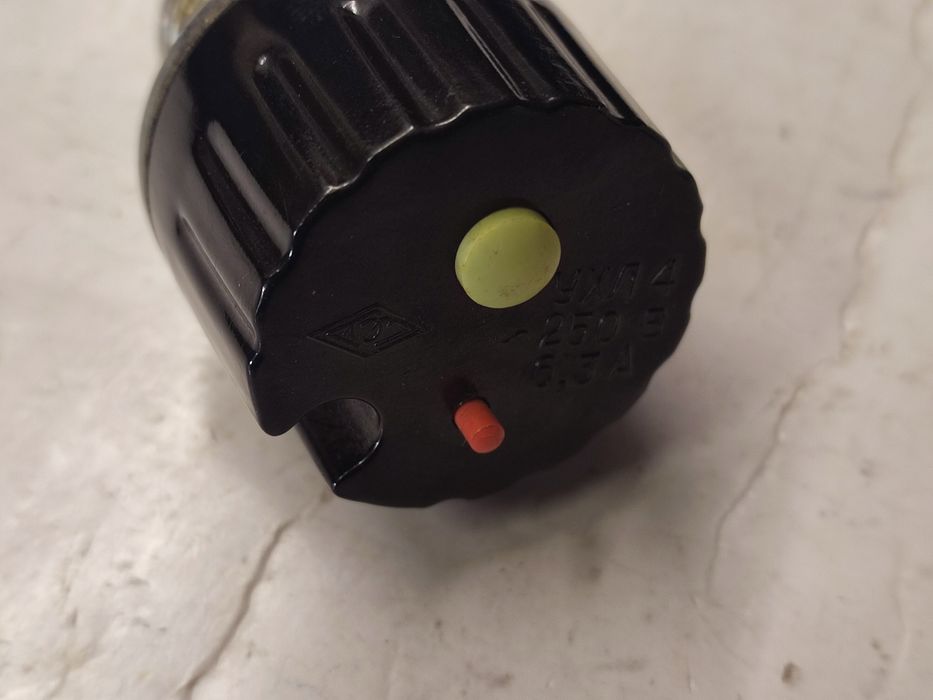 Запобіжник автоматичний УХЛ - 4