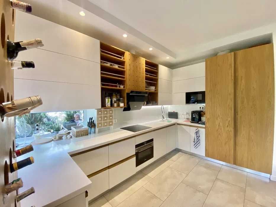 Для цінителів комфорту та тиші з дизайнерським ремонтом в лісовій Бучі