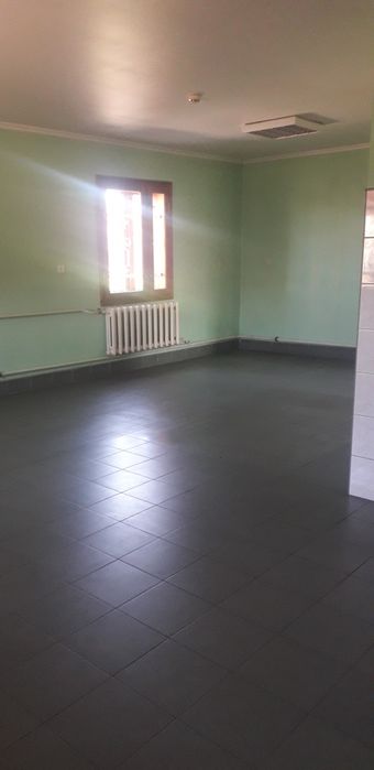 Продається комерційне приміщення  вільного призначення (магазин).