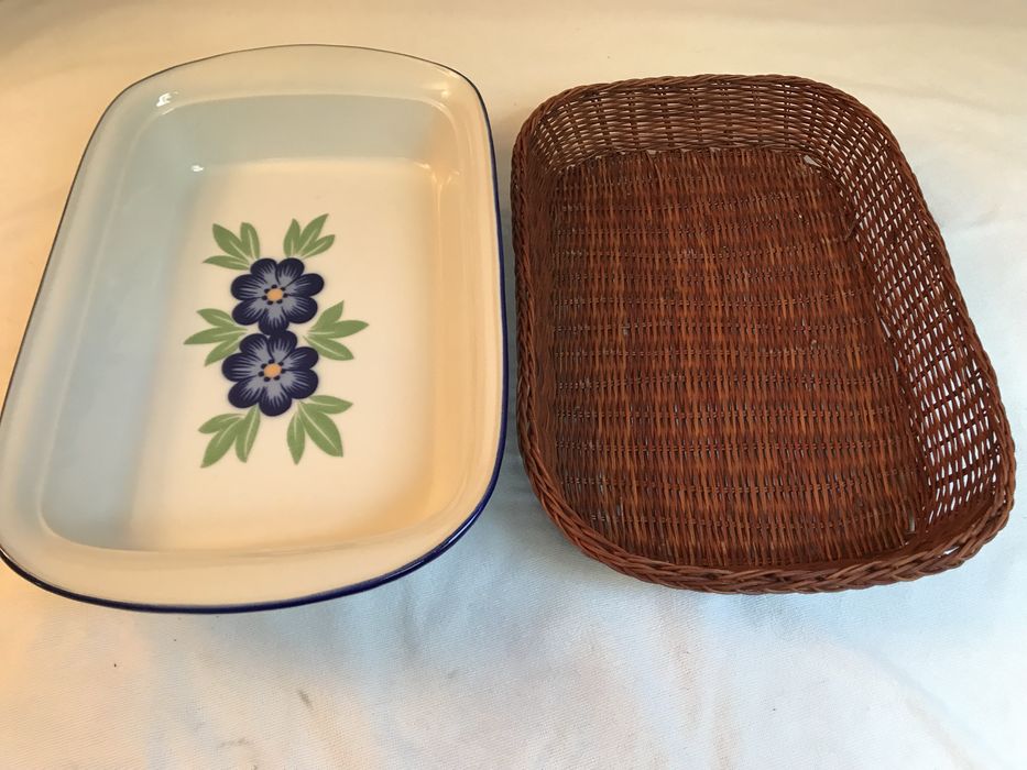 Tabuleiro Porcelana flores c/ Suporte Vime – Colecção Lar Festa