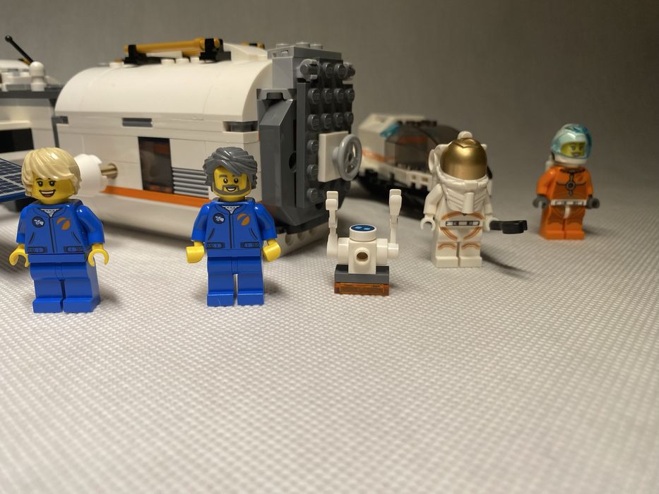 Lego 60227 - Lunar Space Station
