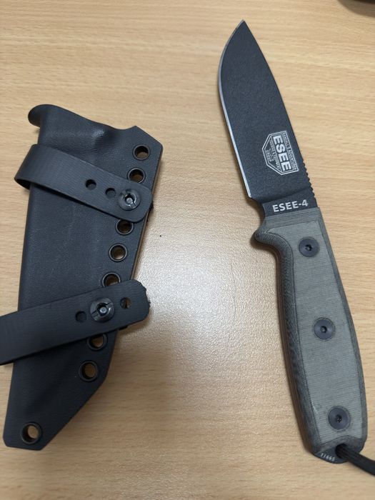 Faca esee -4 em bom estado