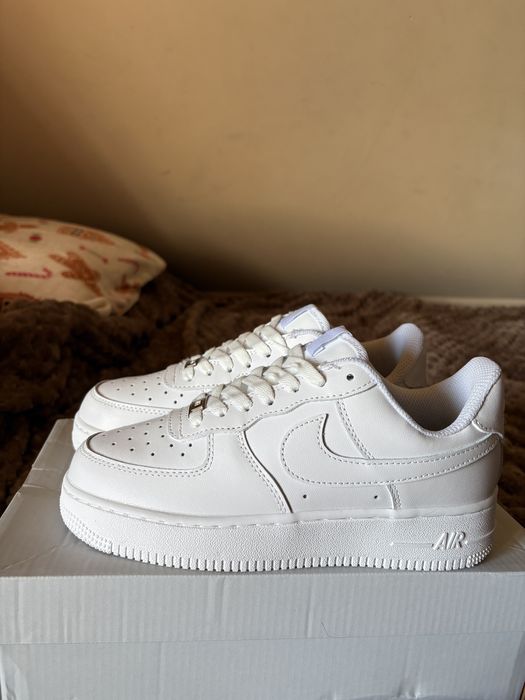 Nike air force biale