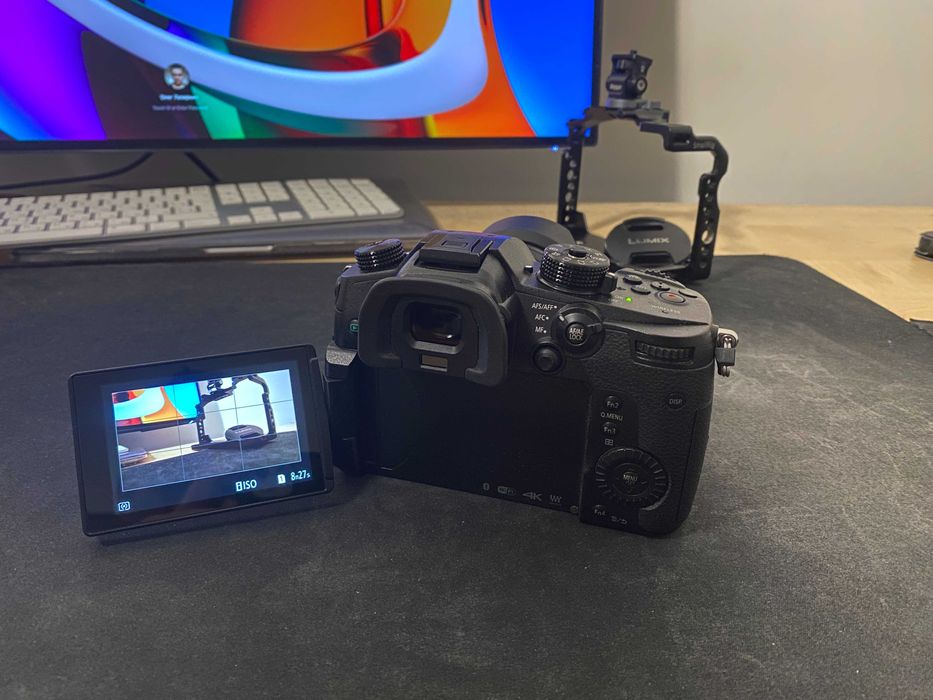 Panasonic Lumix GH5  + обʼєктив + клітка