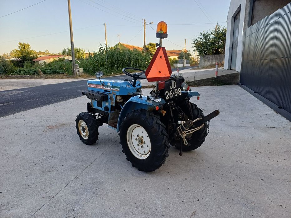 Trator hinomoto 4x4 com documentos