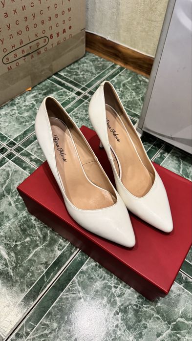Білі туфлі (колір слонової кістки)