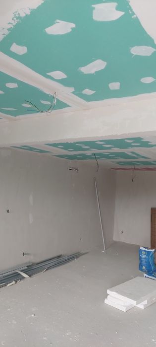 Trabalho com pladur, tetos falsos, pinturas, aplicamos capoto .