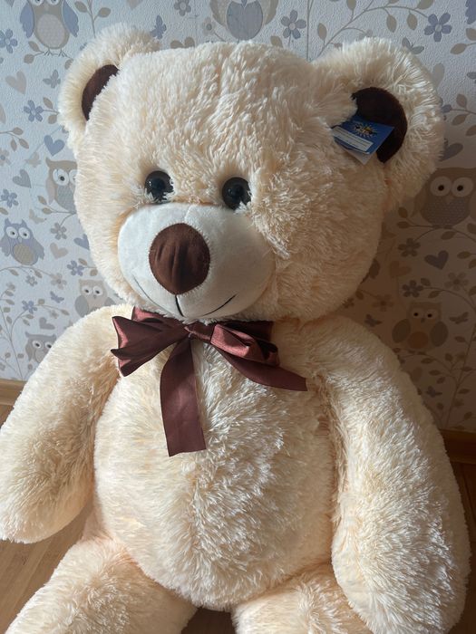 Іграшковий ведмедик висота 1 м.