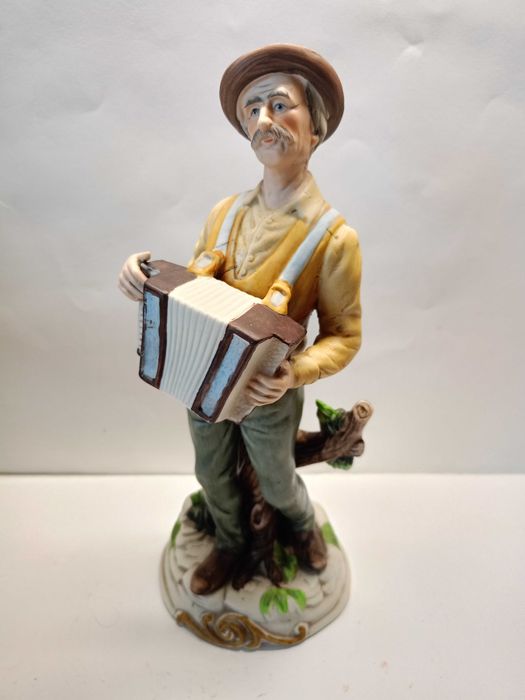 Duża włoska figura - porcelana Akordeon, akordeonista