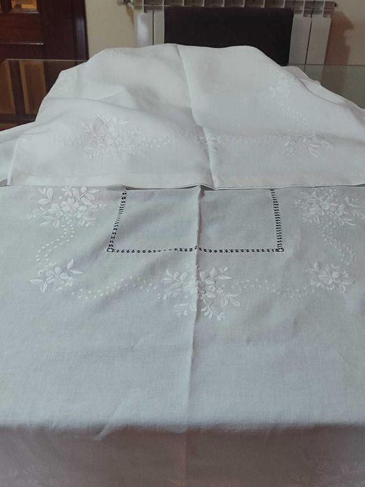 Toalha de mesa linho bordada cor branco