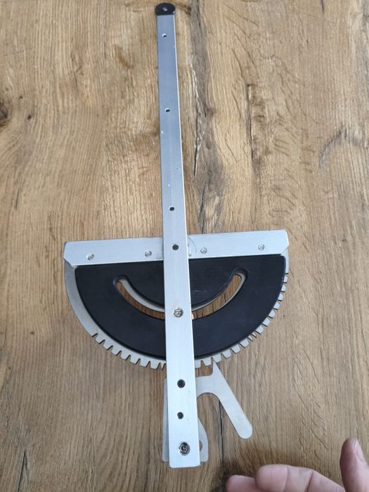 Przykładnica kątowa do piły, frezarki