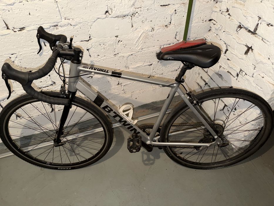 Rower b-twin triban 100-M 28 cali rama aluminium