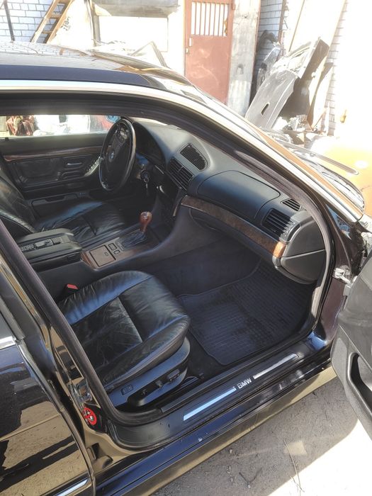 продам авто BMW 7