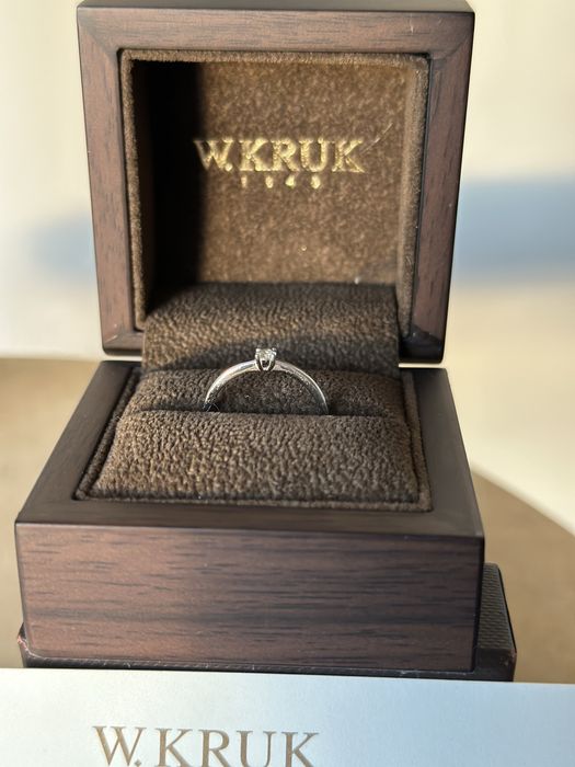 Pierścionek zaręczynowy białe złoto brylant 13 mało używany