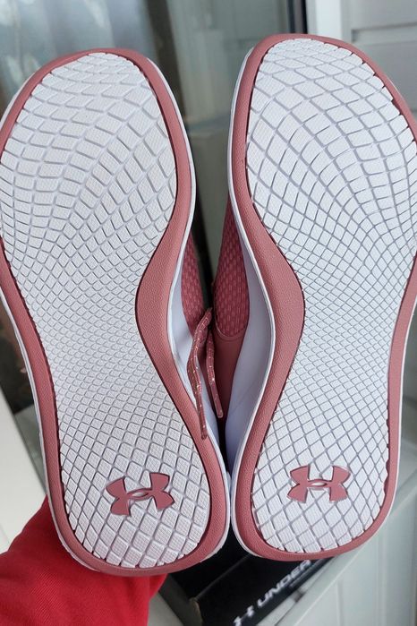 Кросівки жіночі 38р. Under Armour
