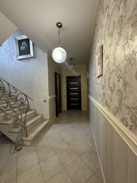 Оренда котеджу в Канадському селищі на 8 сотках