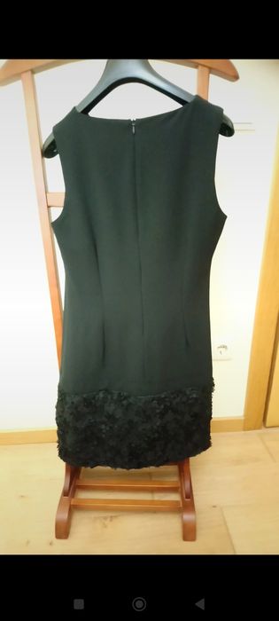Conjunto vestido e bolero pretos com flores em relevo