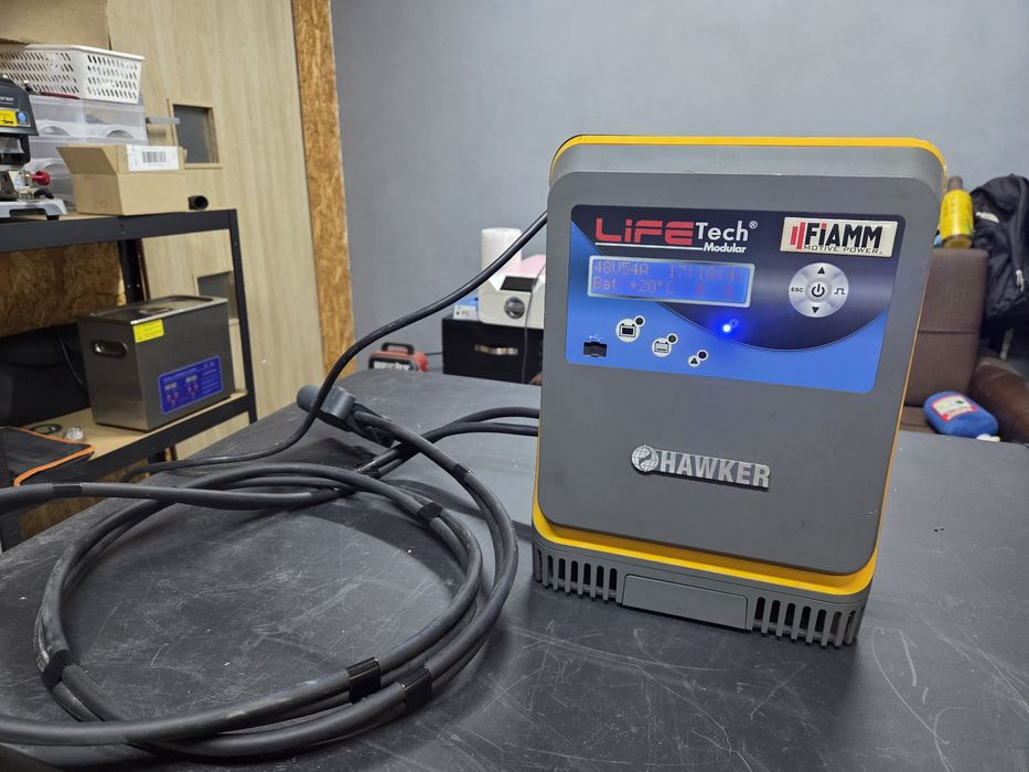 Prostownik, ładowarka do baterii trakcyjnych HAWKER 36/48V 54A