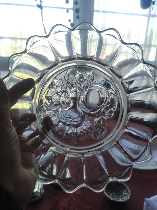 Prato gravado outonal antigo