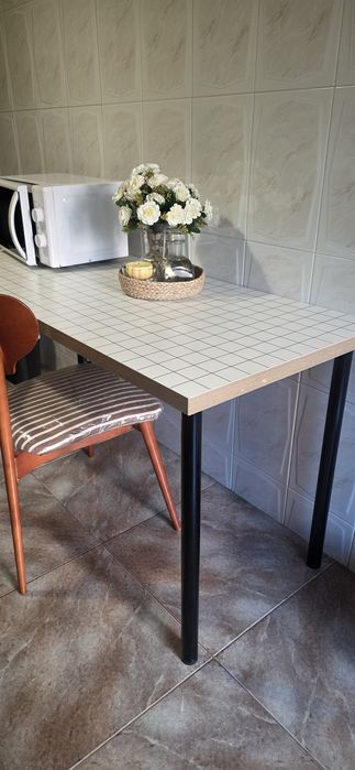 tampo de mesa IKEA LAGKAPTEN 1,40 x 0,60cm
Com 4 pernas branca ou preta, item usado.

€50 Aceito troca por colchão insuflável