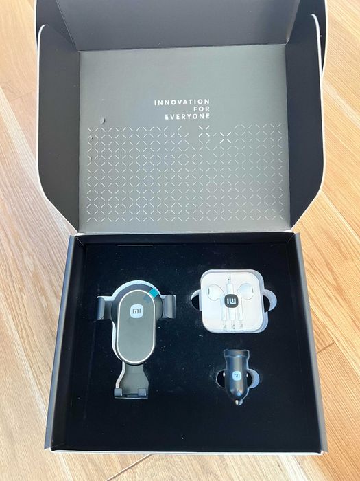 GiftBox Xiaomi - ładowarka samochodowa + słuchawki + uchwyt samochodowy + etui wodooporne