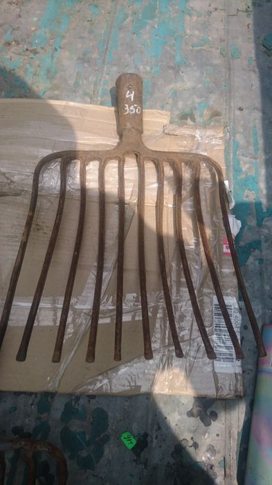 Вила, бармаки та лопати