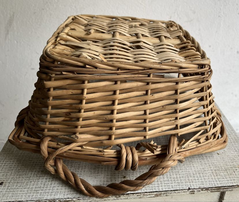 Dwa koszyki wiklinowe