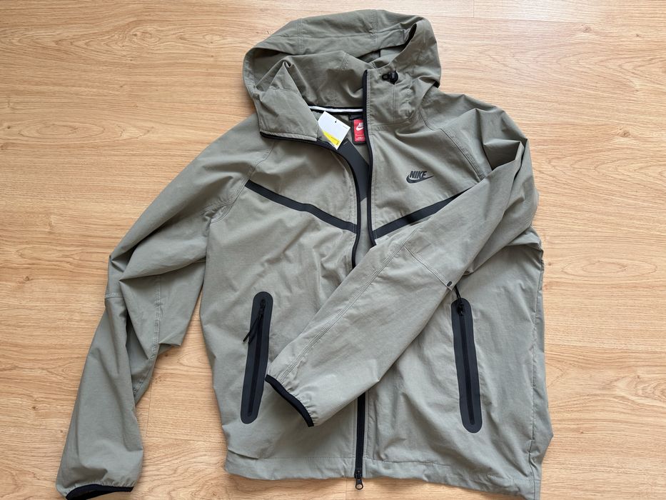Nike куртка ветровка легенькаTech Men's Woven Jacket (HM7151-320)