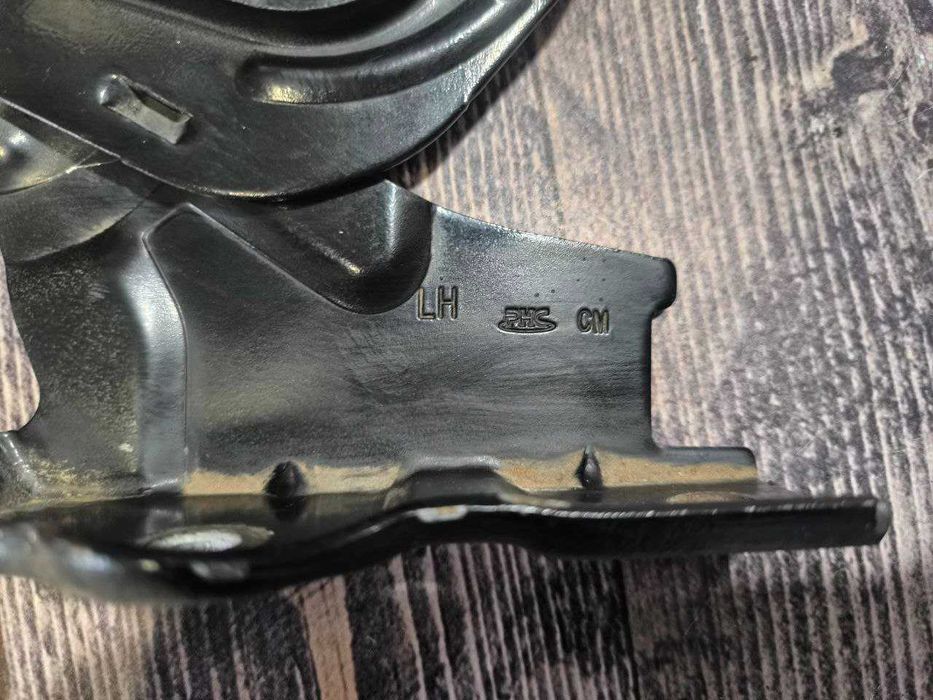 Завіса петля капота ліва сторона Hyundai Santa Fe 2 CM 2006-2012