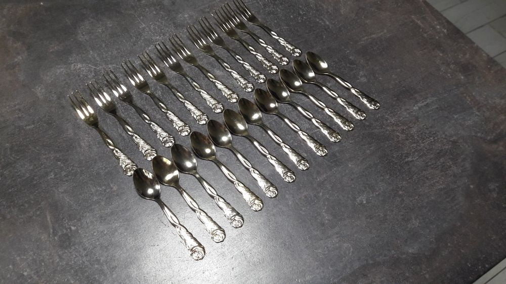 Sztućce do deseru 24 elementów