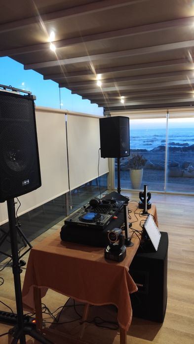 Aluguer de som e iluminação para pequenos eventos