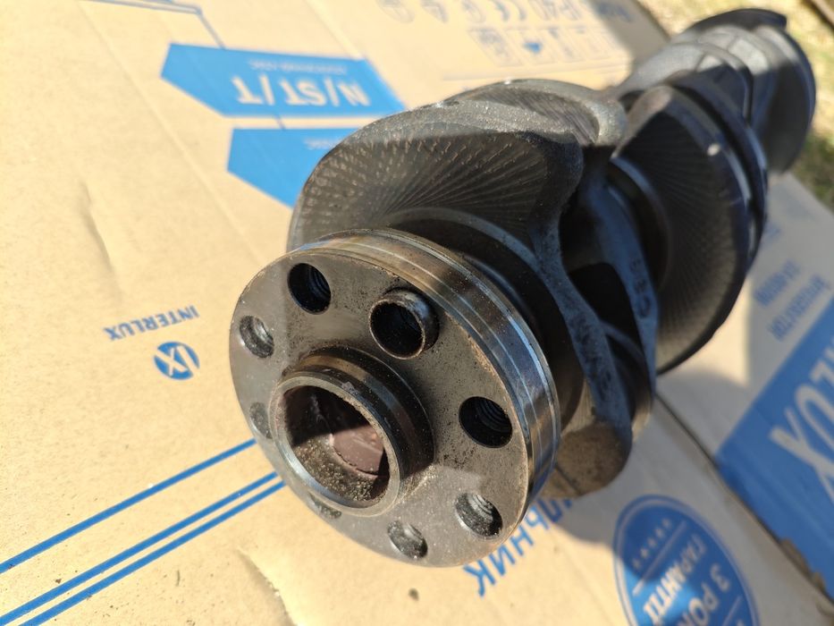 Колінвал bmw 2242898 2,5 tds