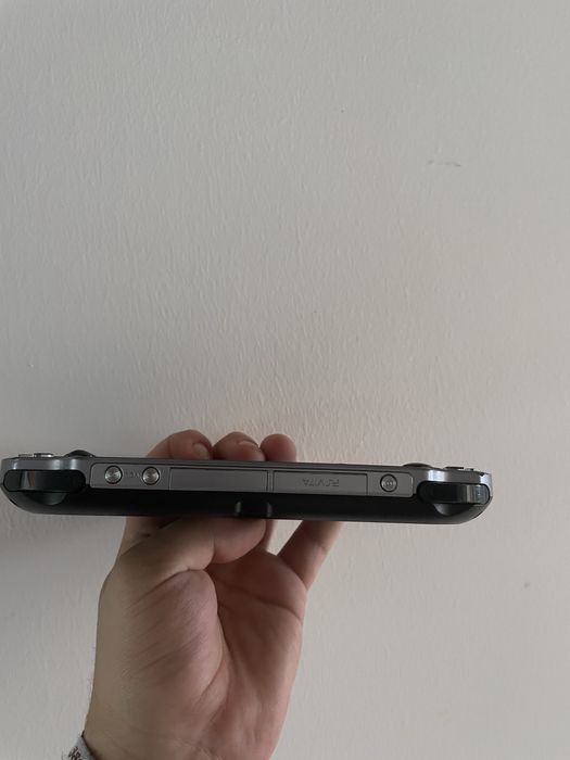 PsVita Desbloqueada , Com carregador e jogo Fifa 14